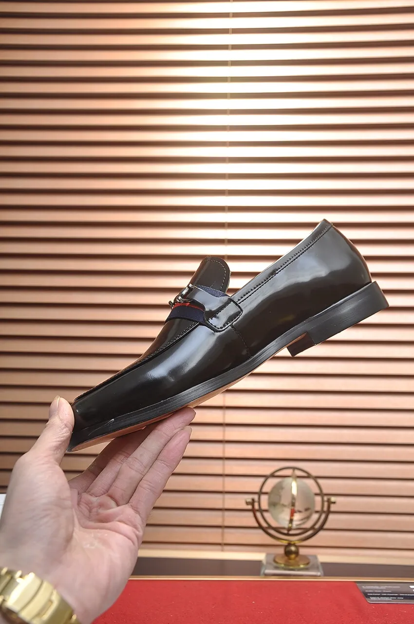 Factory price 540💶Italian top luxury men's shoe giant (GUCCI) (Gucci) (full cowhide lining) new arrival🍃Original European style🔰 Pleasant to the eye😍In order to make the shoes more durable and non-deformable🌀The production continues to follow traditional methods but there is still no lack of innovation💪The original sheepskin is chosen for the leather♻️Smooth, natural and exceptionally bright⭐Made of imported cowhide The rich man’s first choice 38-45 (45 customized)